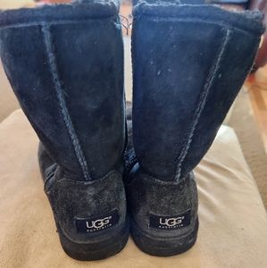 UGG Classic Women Size Size 6 EU 37 Black Short Ankle Shearling Boots S/N 5825